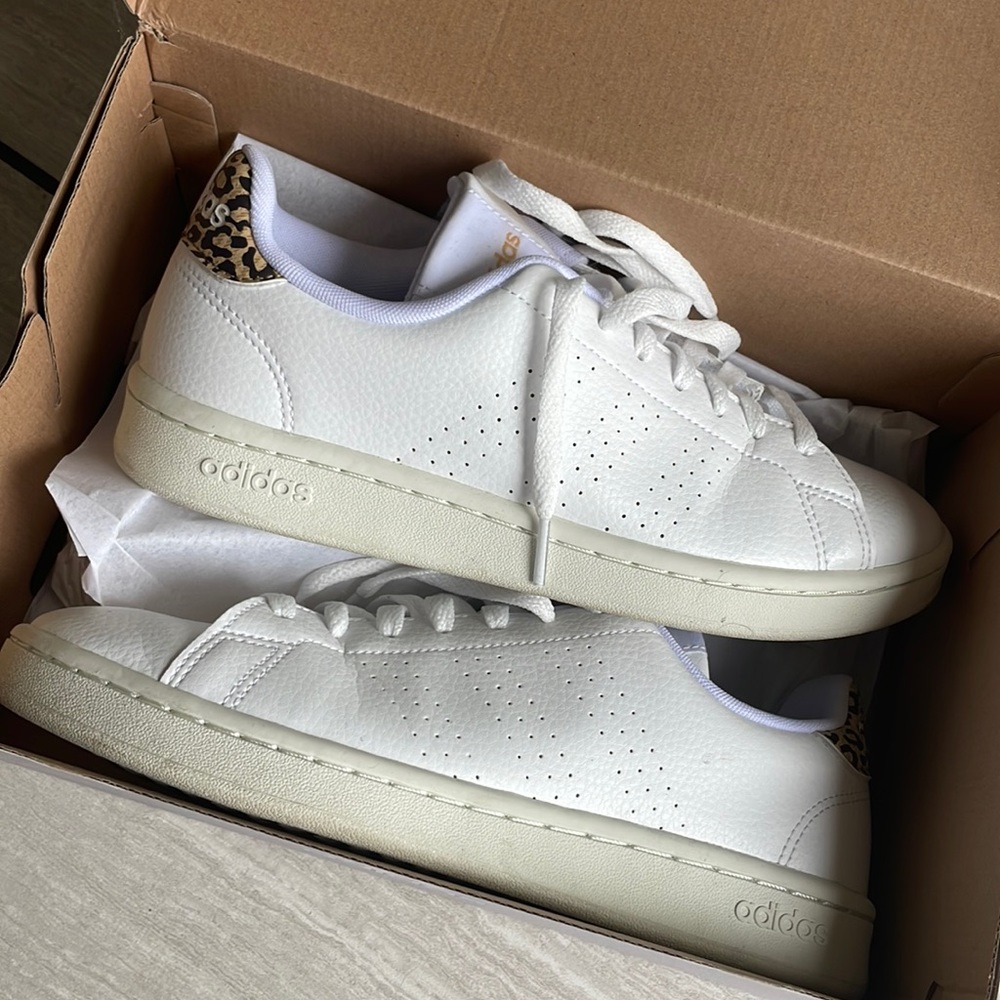 Women’s Adidas Advantage Sneaker